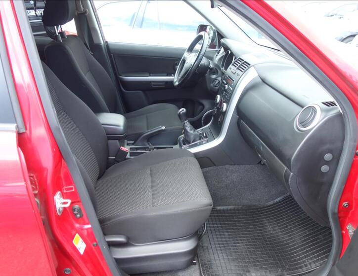 Suzuki Grand Vitara 11