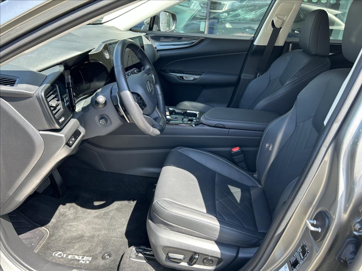 Lexus NX 450h+ SUV / Terénní 2,5 l 227 kw