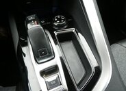 Peugeot 3008 SUV 1,6 l 121 kw