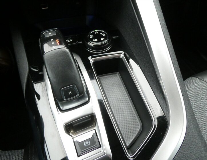 Peugeot 3008 SUV 1,6 l 121 kw