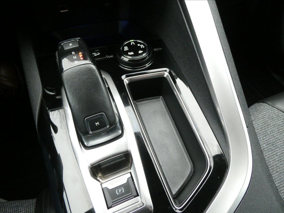 Peugeot 3008 SUV 1,6 l 121 kw