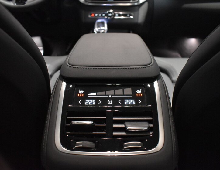 Volvo XC90 SUV / Terénní 2,0 l 228 kw