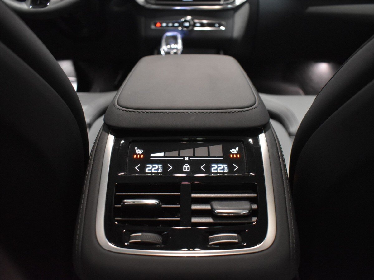 Volvo XC90 SUV / Terénní 2,0 l 228 kw