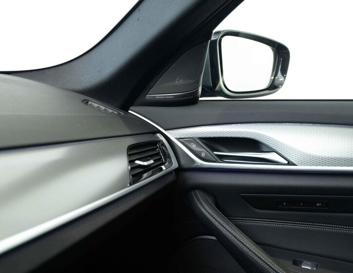 BMW Řada 5 Kombi 3,0 l 195 kw