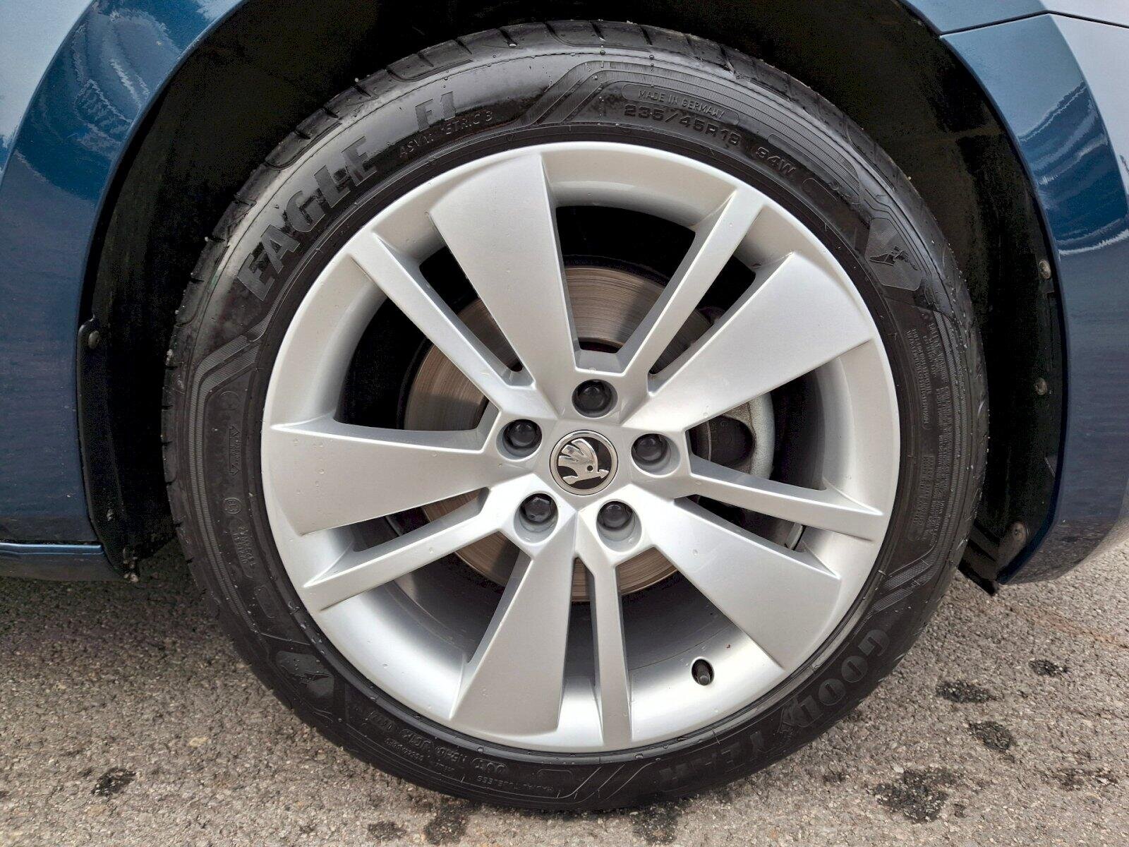 Škoda Superb Liftback 1,5 l 110 kw