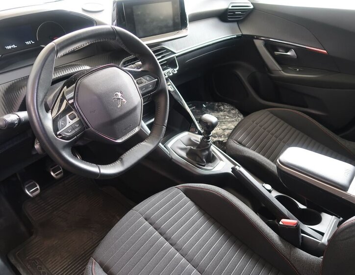 Peugeot 2008 SUV / Terénní 1,2 l 74 kw