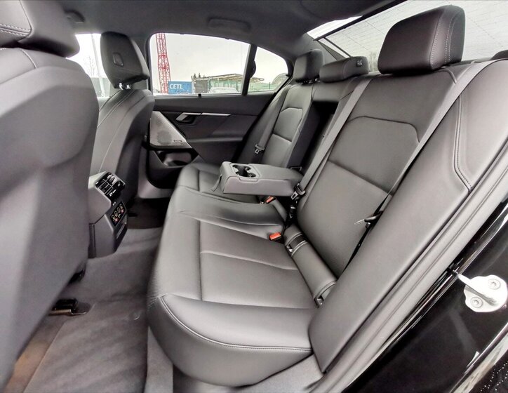 BMW i5 Sedan 0,0 290 kw