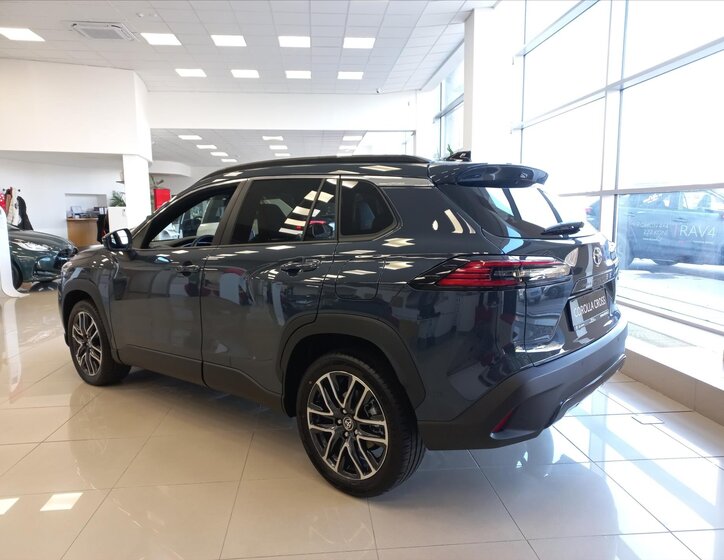 Toyota Corolla Cross CUV 2,0 l 112 kw