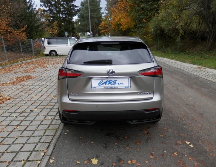 Lexus NX 300h SUV / Terénní 2,5 l 114 kw