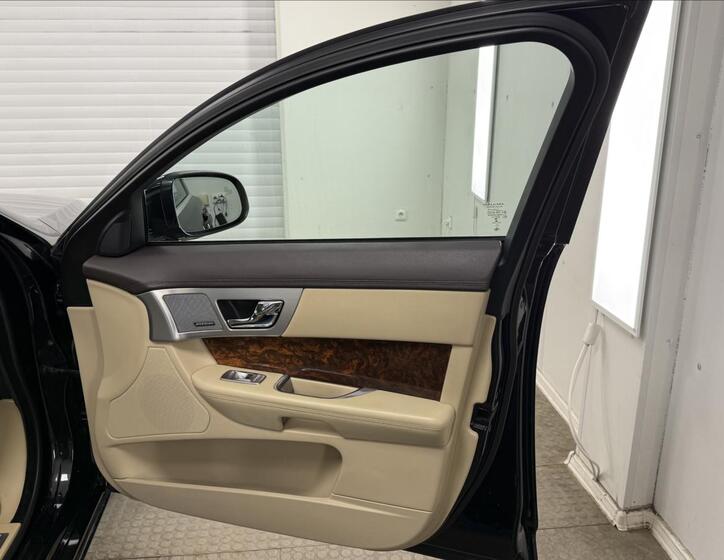 Jaguar XF 34
