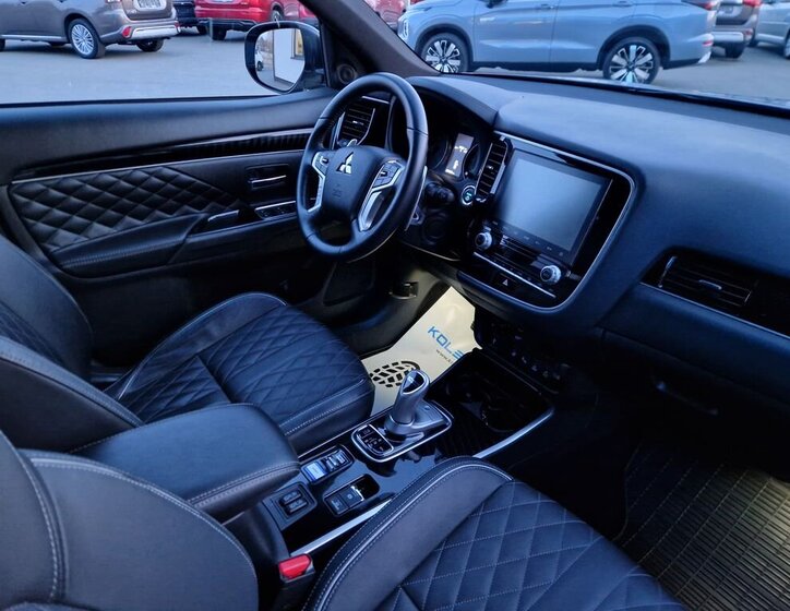 Mitsubishi Outlander SUV / Terénní 2,4 l 165 kw