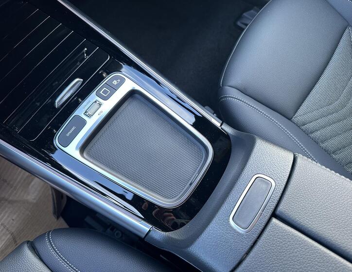 Mercedes-Benz EQA 13