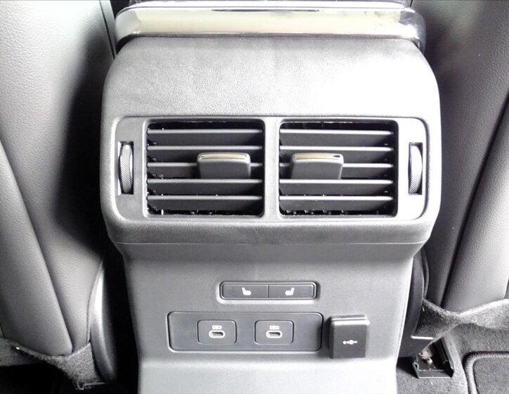 Land Rover Range Rover Velar SUV / Terénní 2,0 l 150 kw