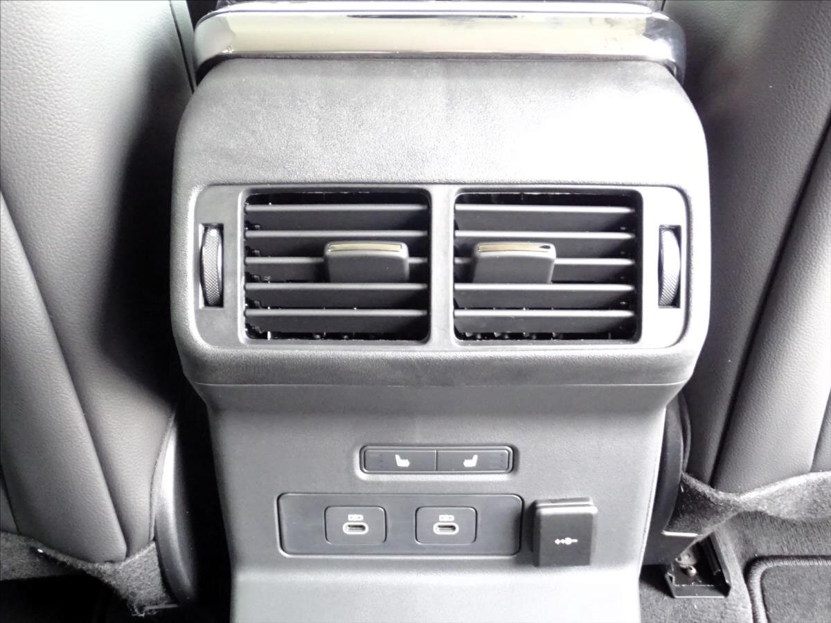 Land Rover Range Rover Velar SUV / Terénní 2,0 l 150 kw