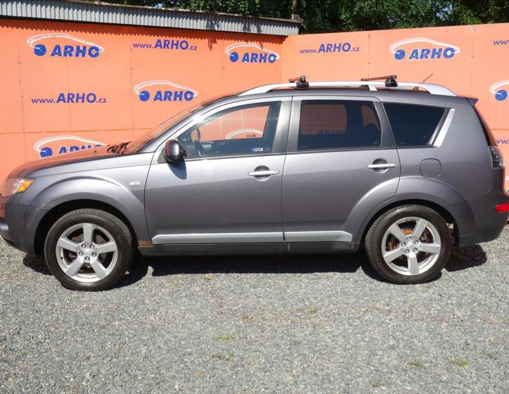 Mitsubishi Outlander 4