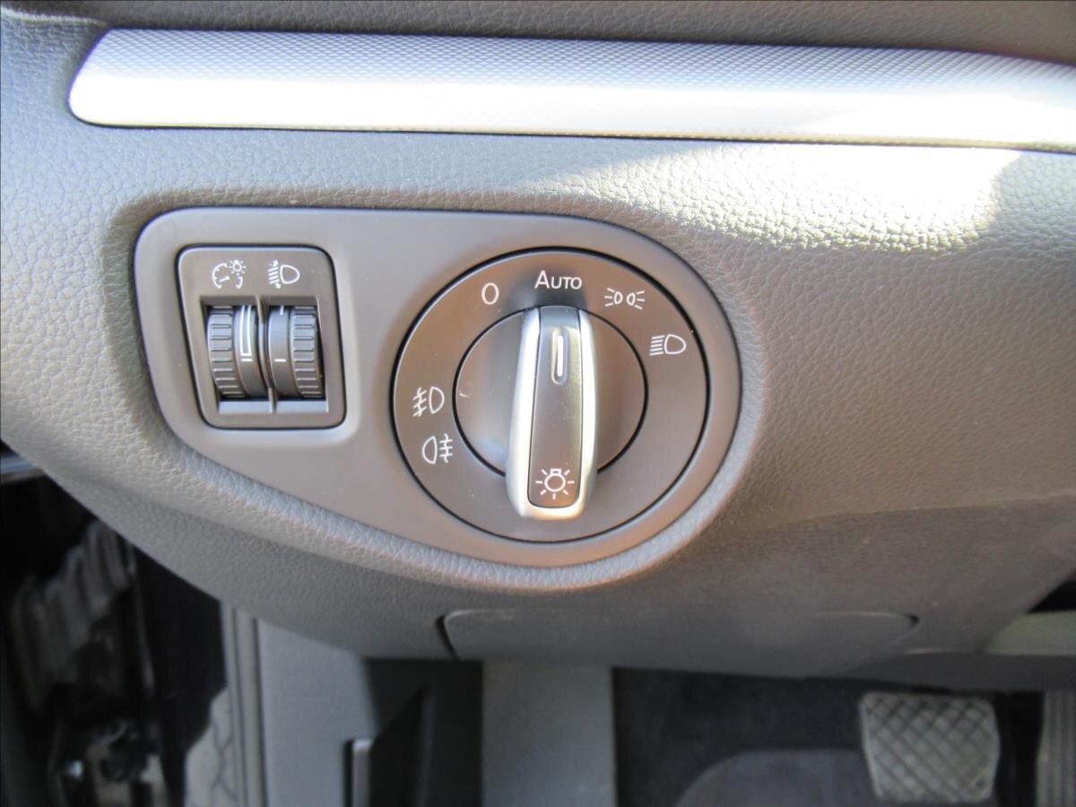 Volkswagen Sharan MPV 2,0 l 103 kw