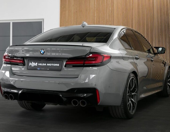 BMW M5 4