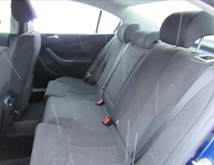 Volkswagen Passat Sedan 2,0 l 103 kw