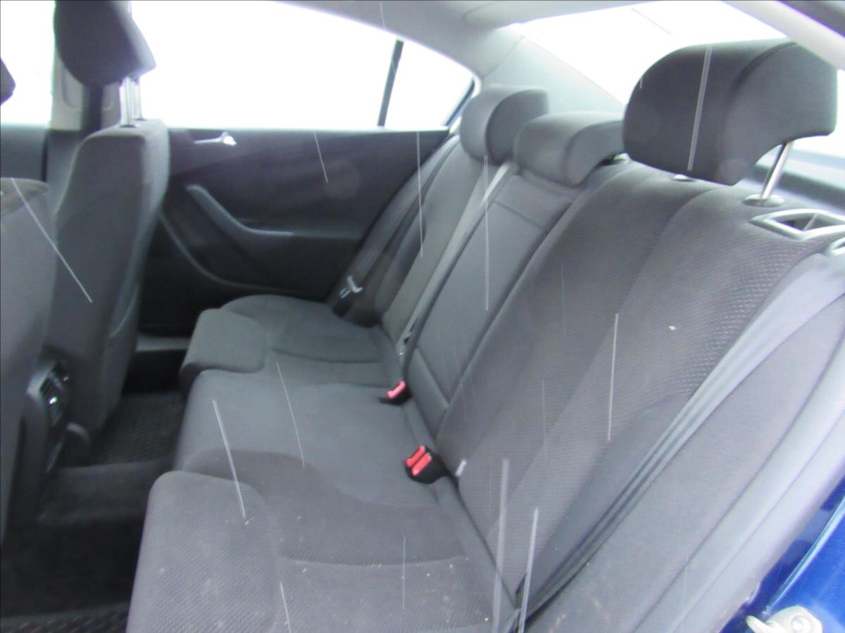 Volkswagen Passat Sedan 2,0 l 103 kw