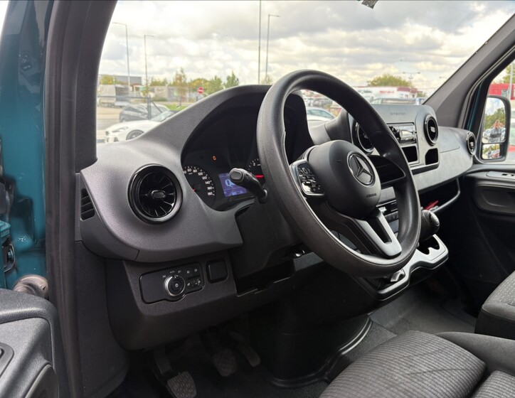Mercedes-Benz Sprinter 9