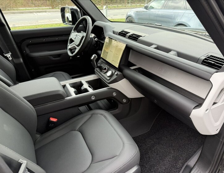 Land Rover Defender SUV / Terénní 3,0 l 147 kw