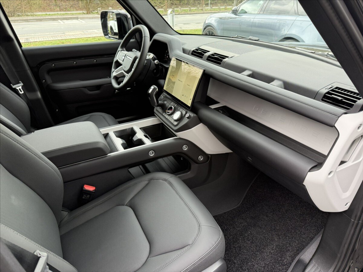 Land Rover Defender SUV / Terénní 3,0 l 147 kw