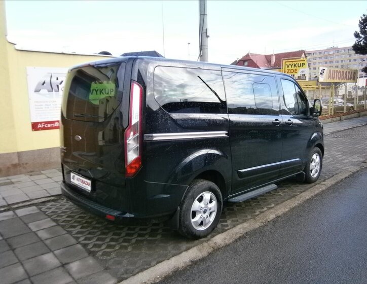 Ford Tourneo Custom Kombi 2,0 l 96 kw