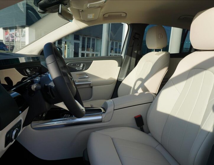 Mercedes-Benz GLA 12