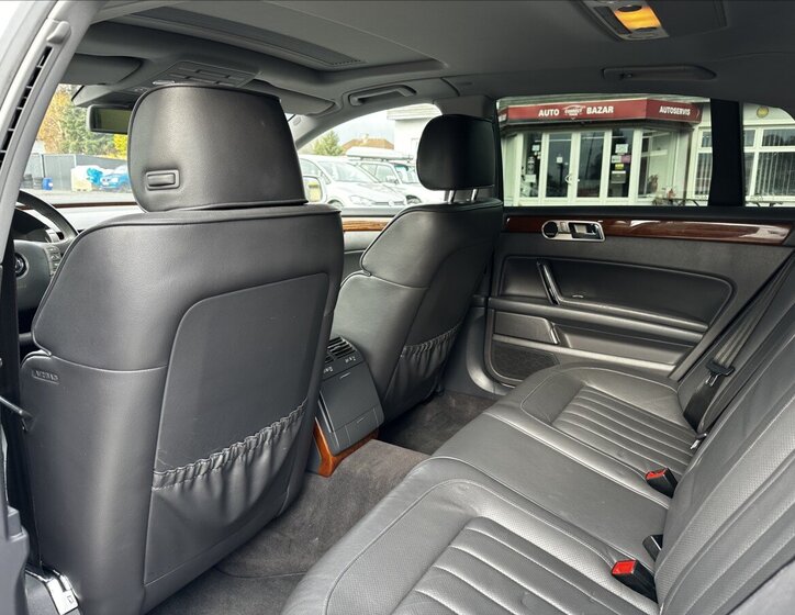 Volkswagen Phaeton Sedan / Limuzína 3,0 l 176 kw