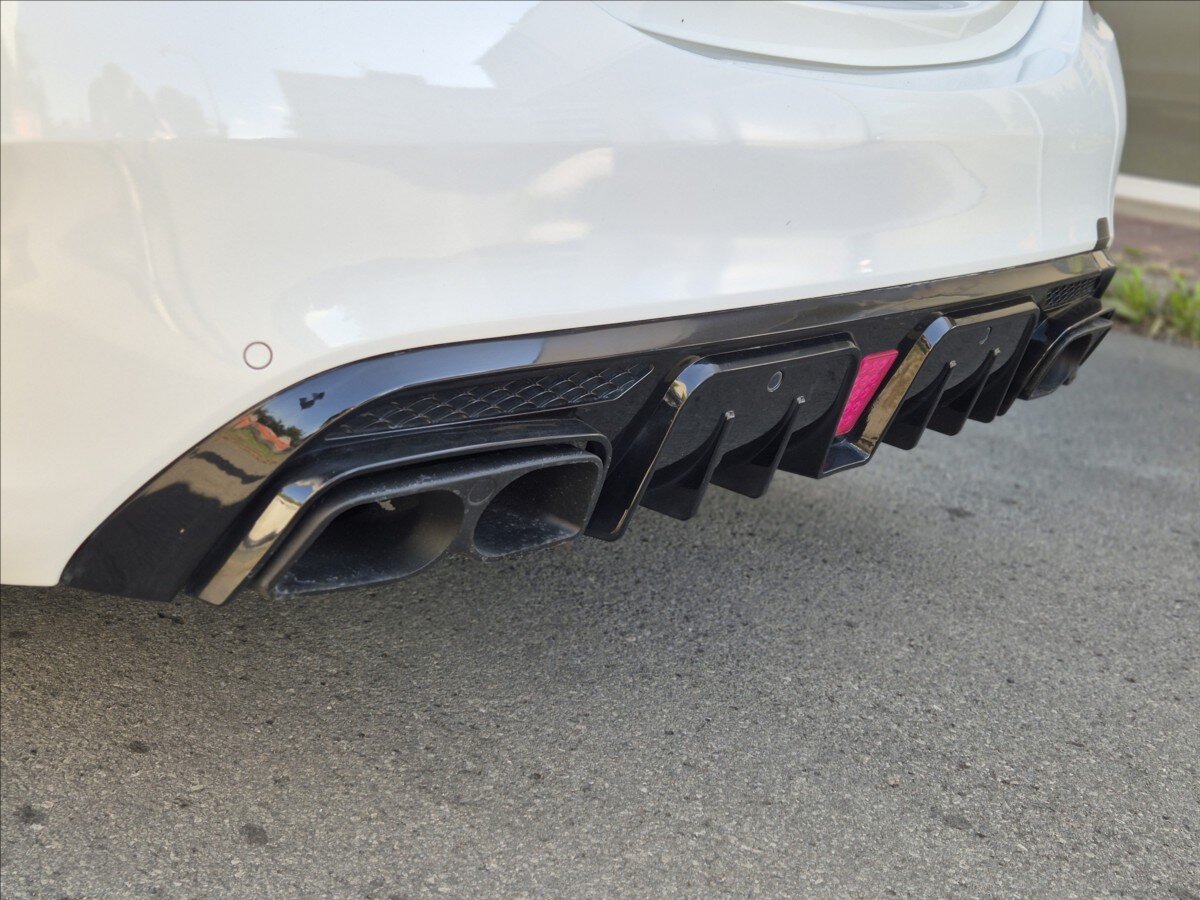 Mercedes-Benz Třídy C Sedan 3,0 l 270 kw