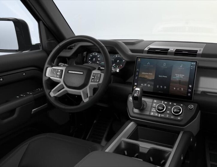 Land Rover Defender 6