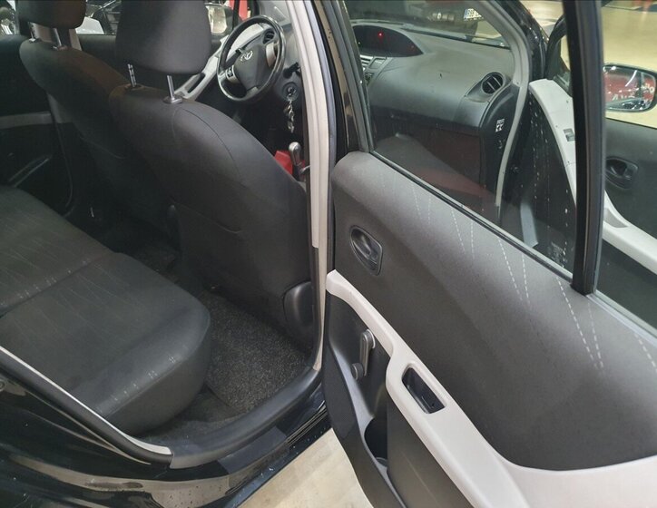 Toyota Yaris Hatchback 998,0 51 kw