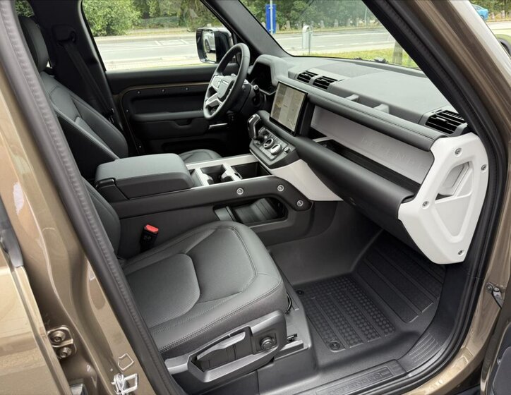 Land Rover Defender SUV / Terénní 3,0 l 147 kw