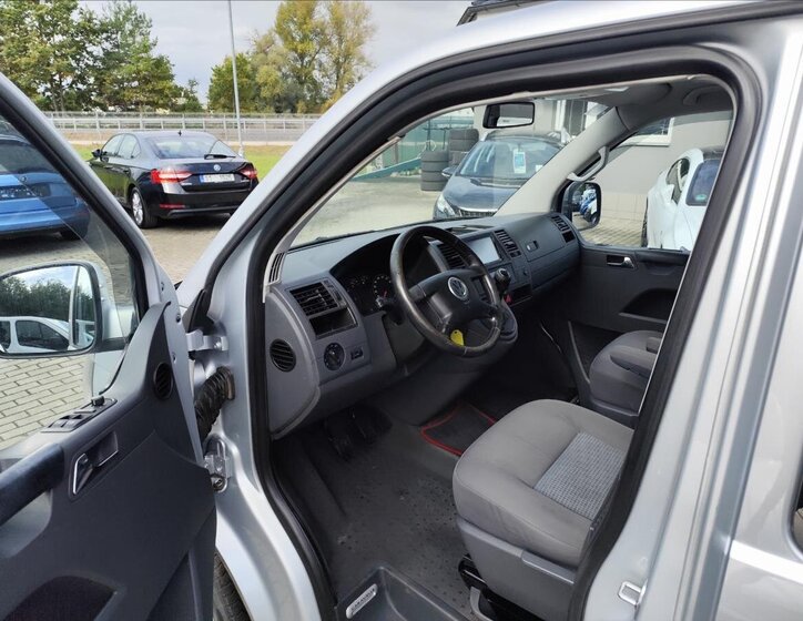 Volkswagen Caravelle 10