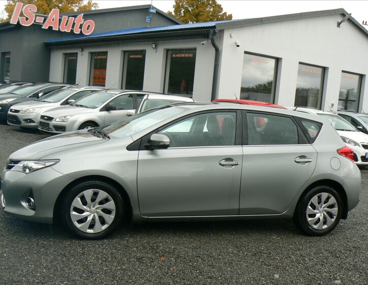 Toyota Auris 1