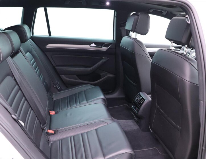 Volkswagen Passat Kombi 1,5 l 110 kw