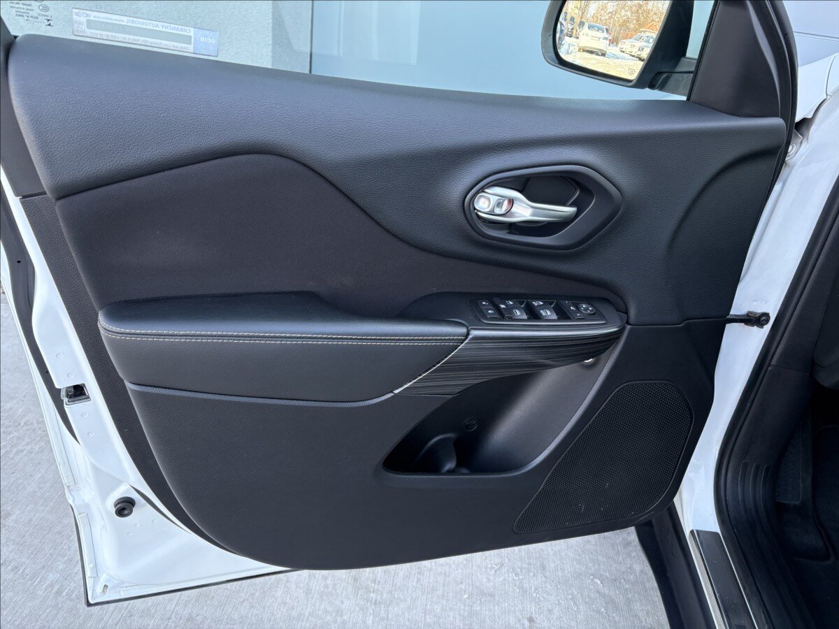 Jeep Cherokee SUV 2,0 l 103 kw