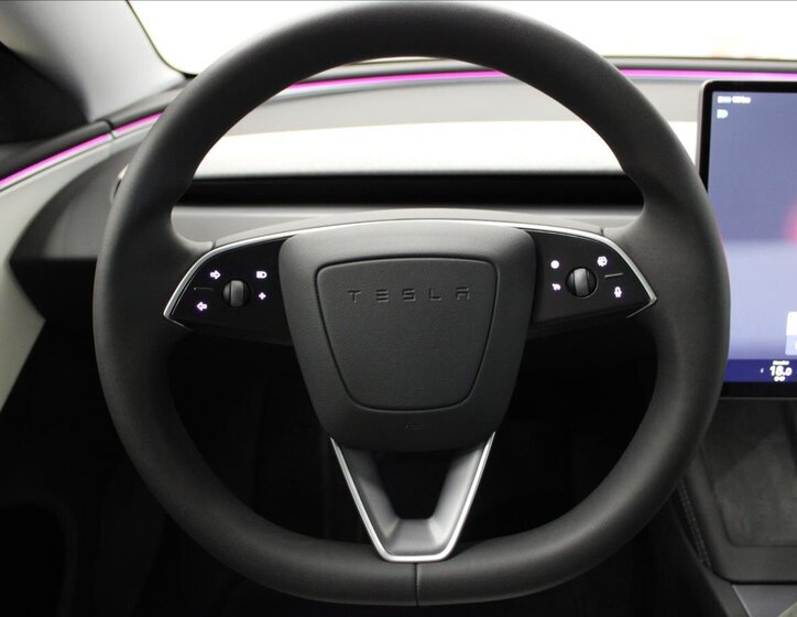 Tesla Model 3 Sedan / Limuzína 0,0 366 kw