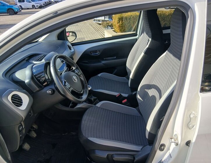 Toyota Aygo Hatchback 998,0 53 kw