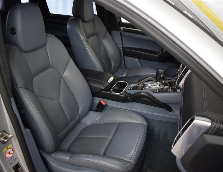 Porsche Cayenne SUV / Terénní 4,8 l 405 kw