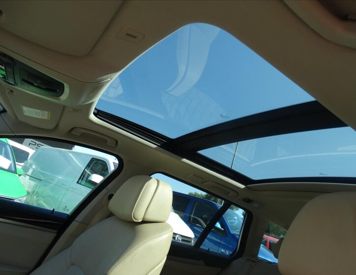 BMW Řada 5 Kombi 3,0 l 150 kw