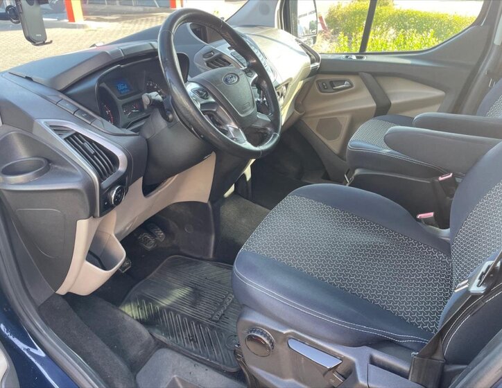 Ford Tourneo Custom Kombi 2,0 l 96 kw
