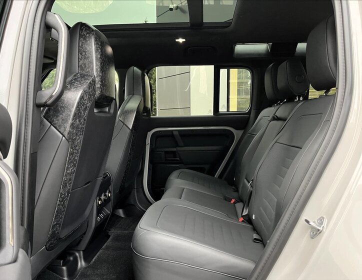 Land Rover Defender SUV / Terénní 4,4 l 467 kw