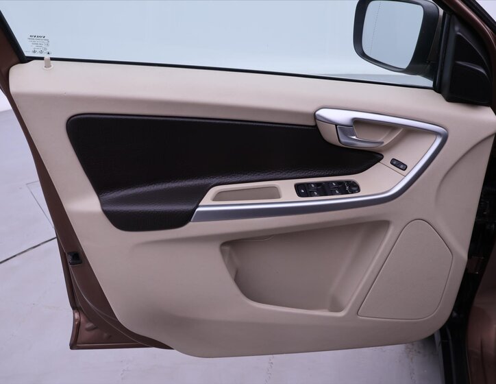 Volvo XC60 SUV 2,4 l 120 kw