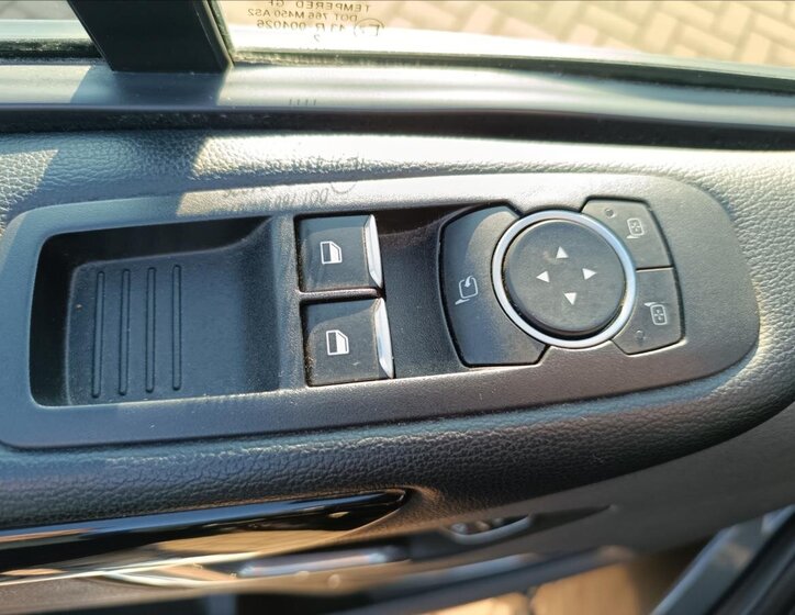 Ford Tourneo Custom MPV 2,0 l 110 kw