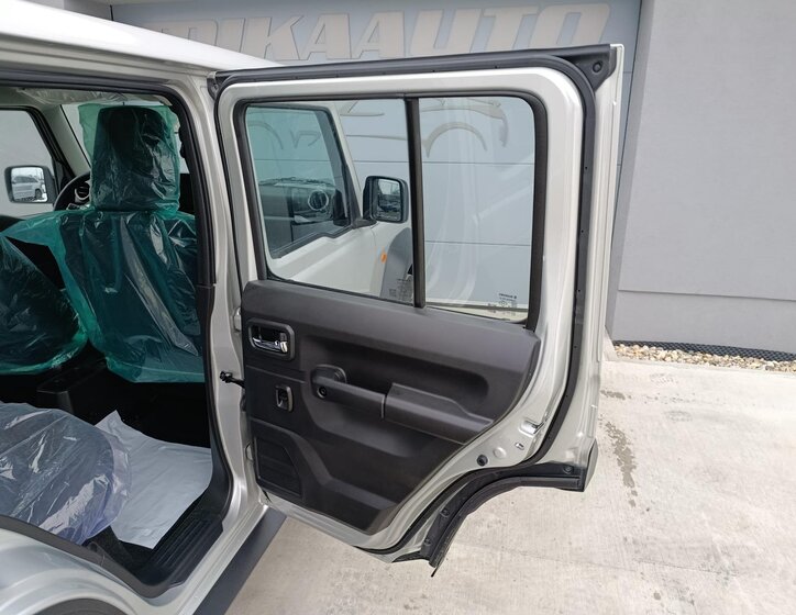 Suzuki Jimny SUV 1,5 l 75 kw