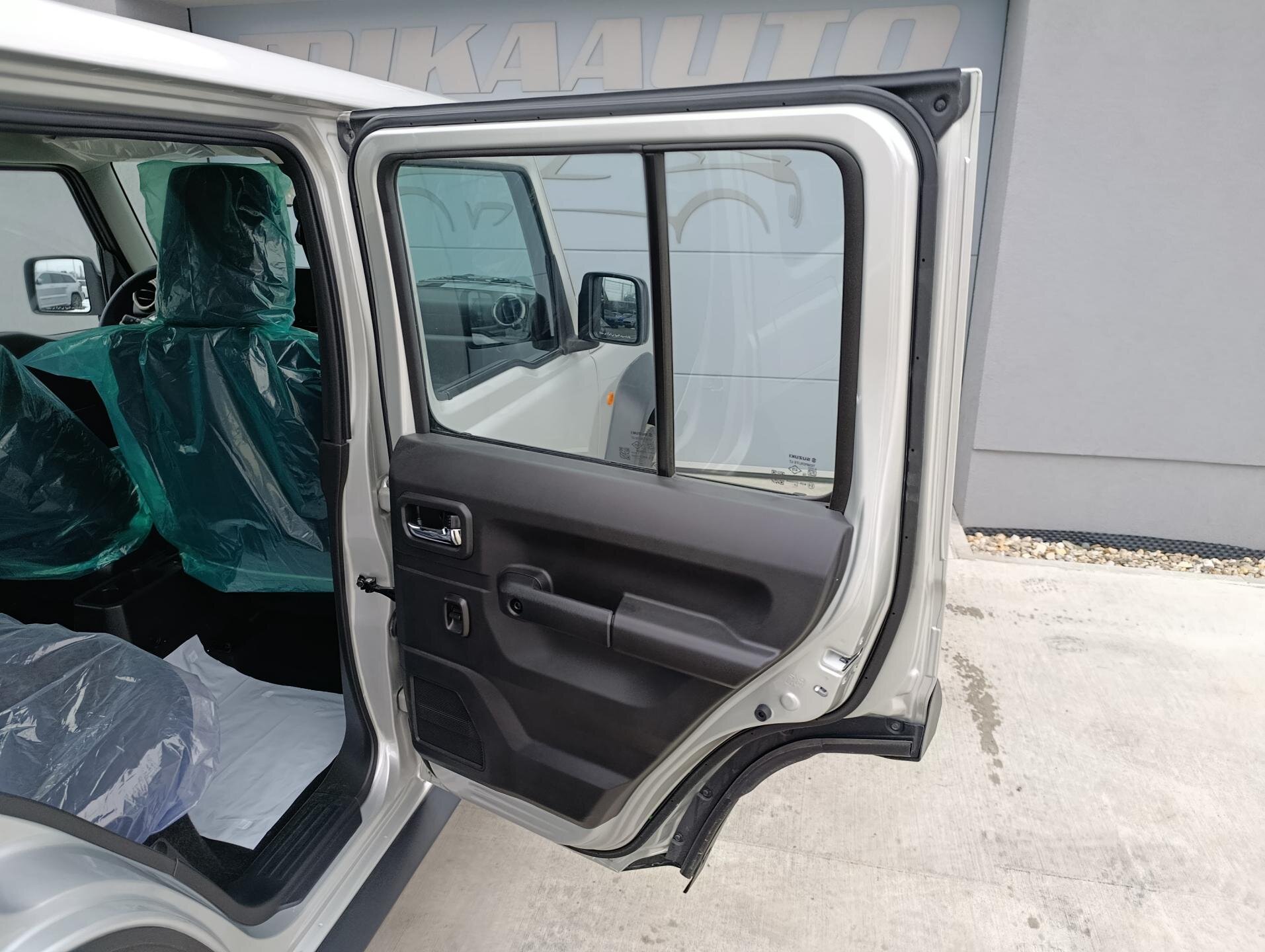 Suzuki Jimny SUV 1,5 l 75 kw