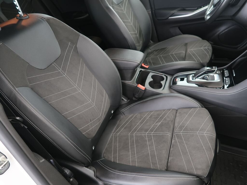 Opel Grandland SUV / Terénní 1,6 l 147 kw