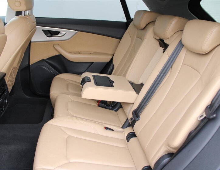 Audi Q8 SUV / Terénní 3,0 l 250 kw