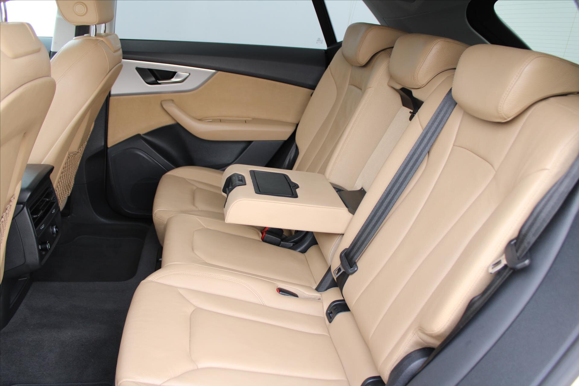 Audi Q8 SUV / Terénní 3,0 l 250 kw